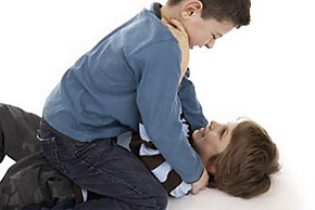 kämfende Kinder